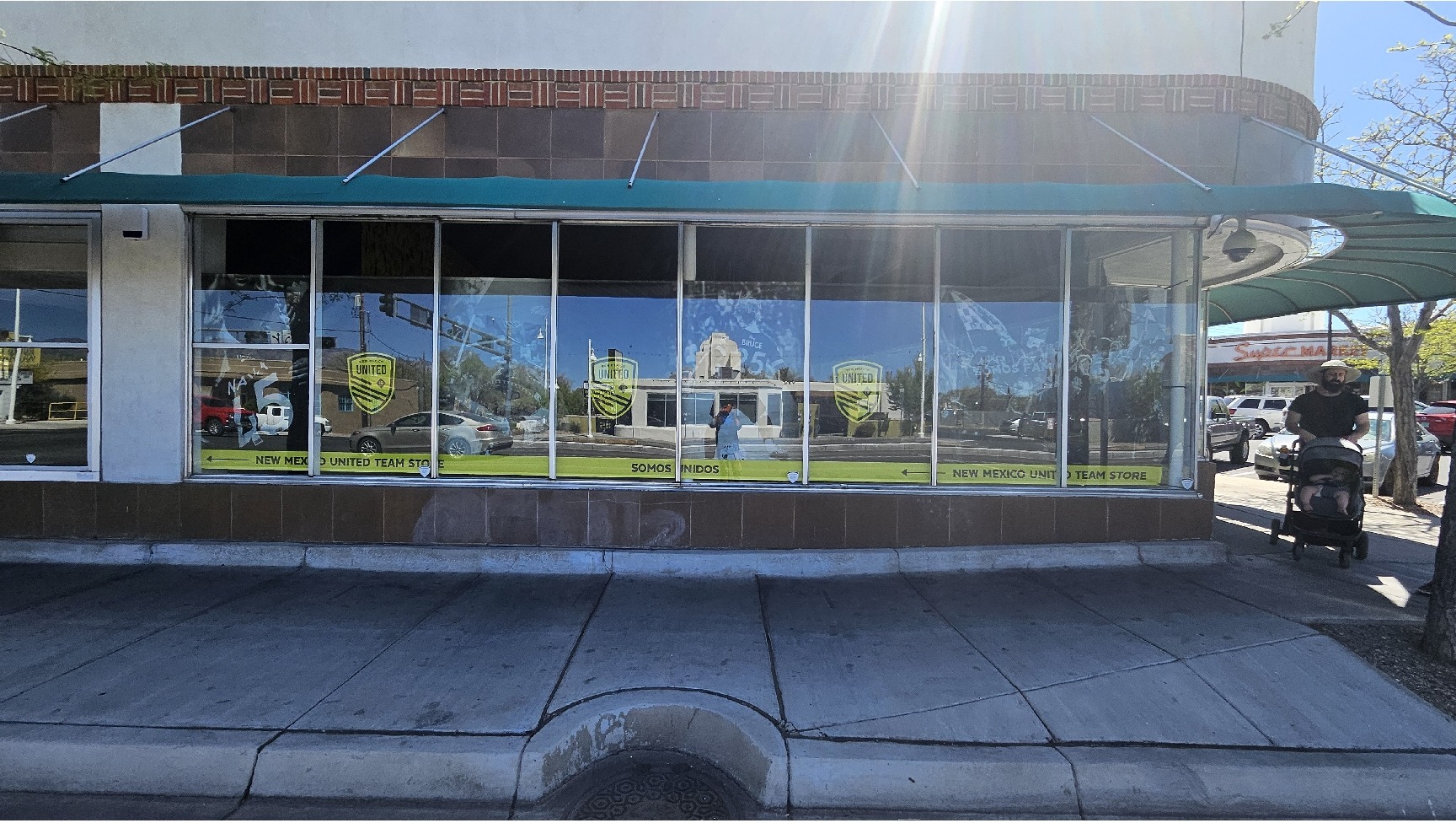 Vinyl - Window Graphics - Exterior 40