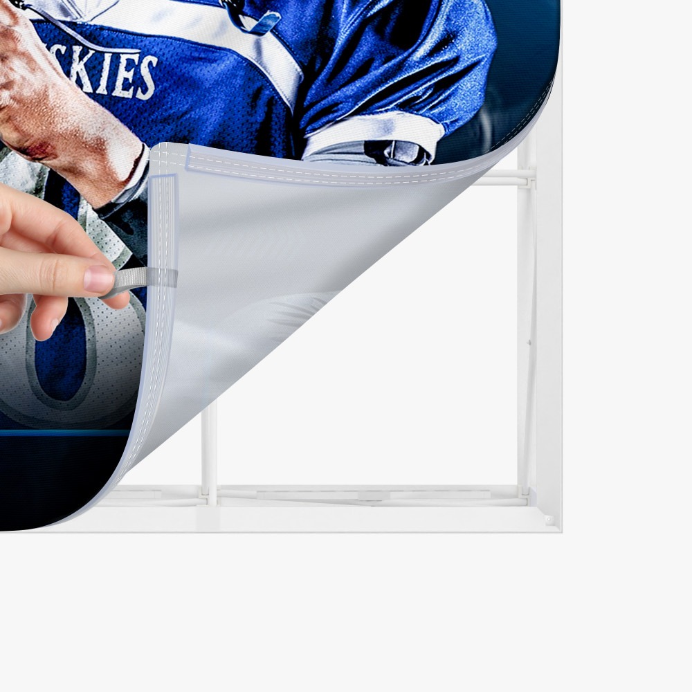 8ft-display-Bklit5